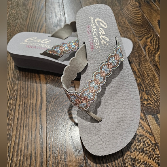 Sketcher sandals NWOT - Picture 1 of 4